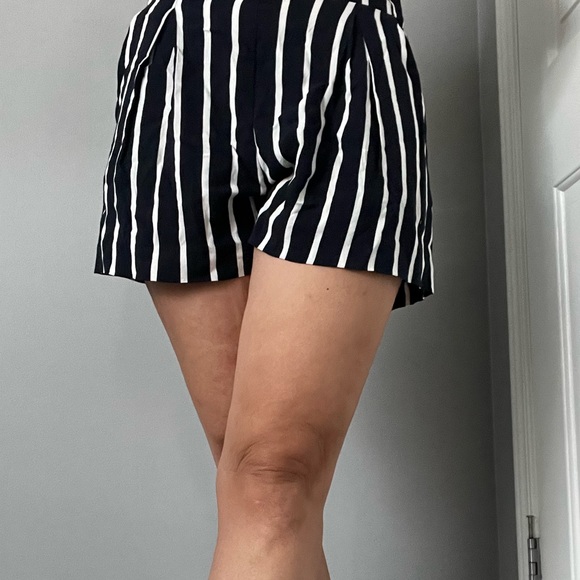 H&M dress shorts | Navy & white stripes | high waisted - Picture 5 of 8